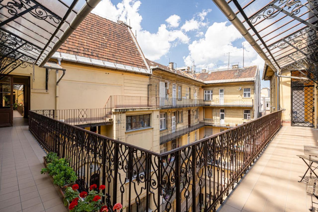 Sky Way Apartment Budapeste Exterior foto